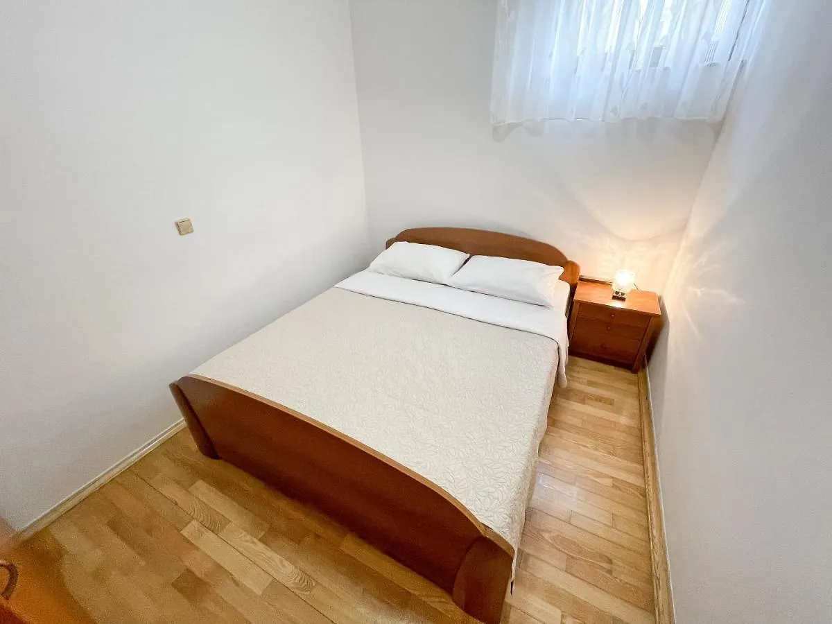 Apartment Apartman Knezevic Jadranovo